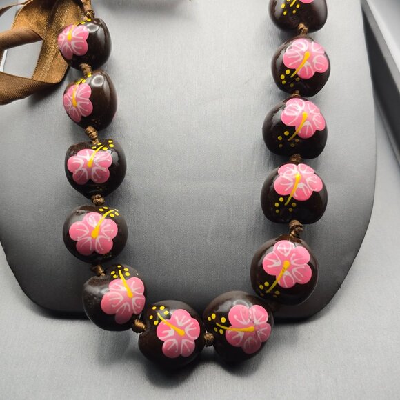 VTG Hawaiian Kukui Nut Lei 30" Brown w/ Hand Painted Pink Hibiscus Ribbon Tie - Picture 2 of 10